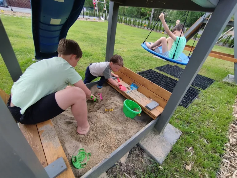 Krzywa8 -plac zabaw dla dzieci